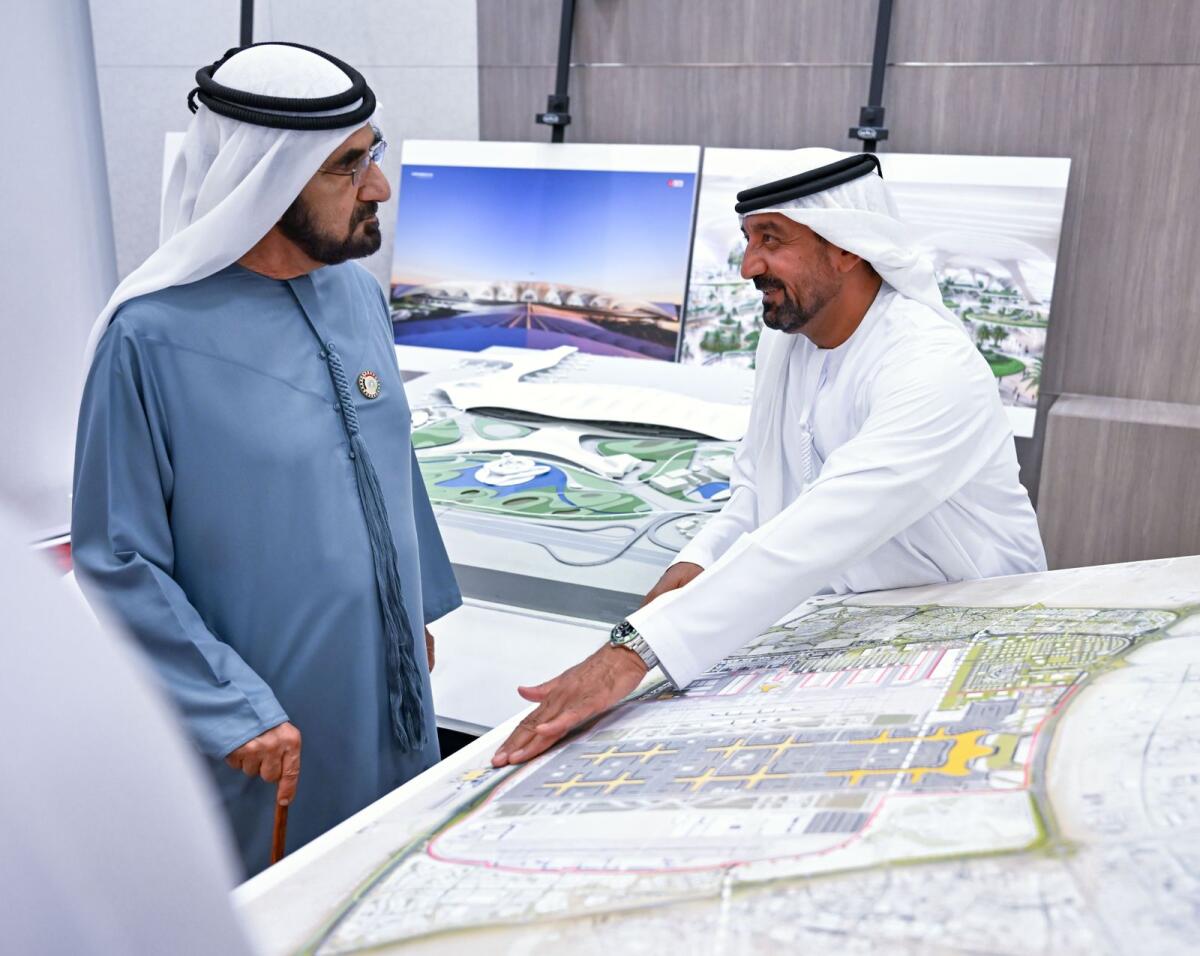 الشيخ محمد يوافق على تصميم مبنى الركاب الجديد في مطار آل مكتوم الدولي